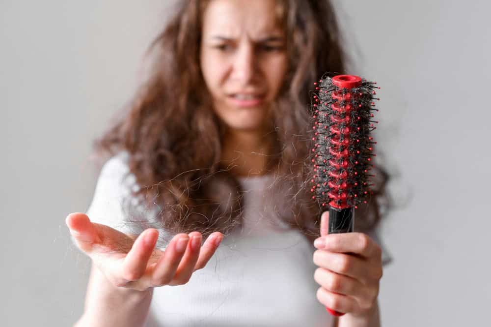 You are currently viewing Minoxidil: Hair Loss Treatment Uses, Side Effects, & More