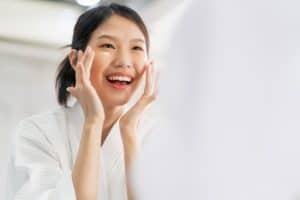 Read more about the article Alpha Arbutin in Skin Care: What It Is & How It Works